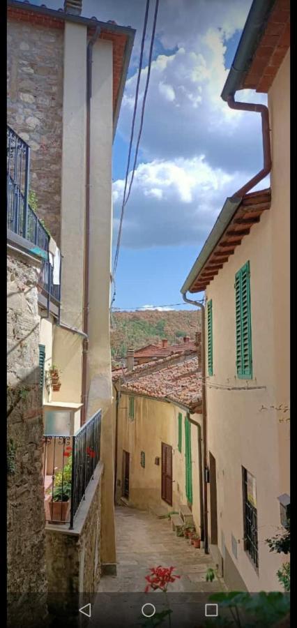 Casa Vacanze Vicolo Della Luna Ambra Exterior foto